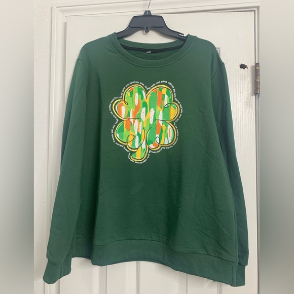 Tops - NWOT St. Patrick’s Graphic Sweatshirt 2XL